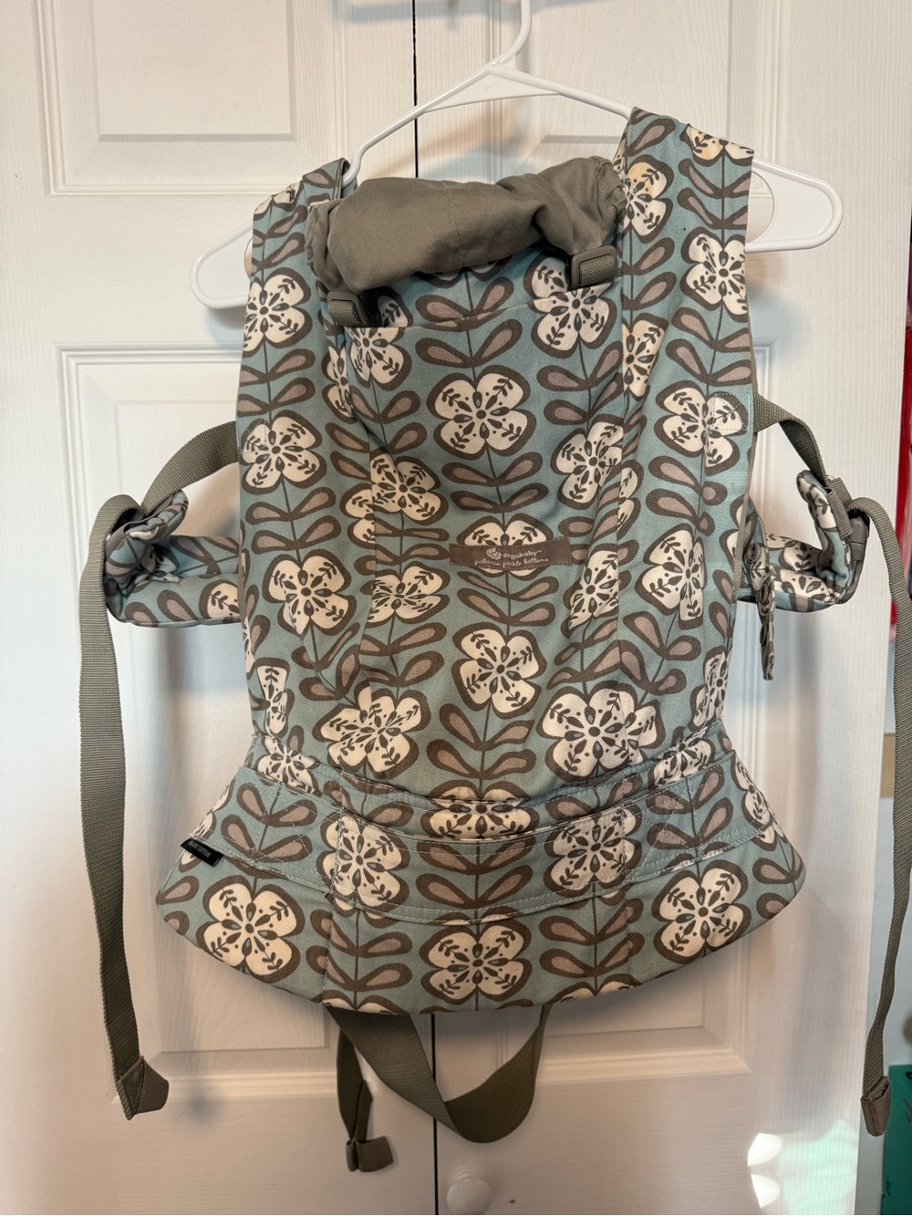 Ergo Baby w/Insert Petunia Pickle Bottom